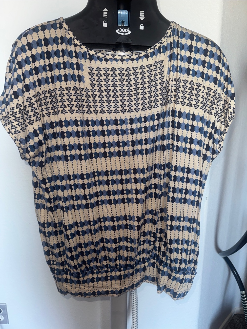 Studio M Cream and Navy Geometric Short-Sleeve Blouse